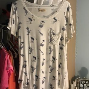 Hollister palm tree and giraffe tee